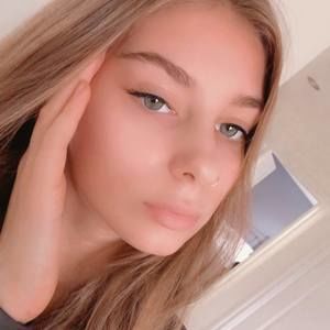 Meet your Posher, Sienna